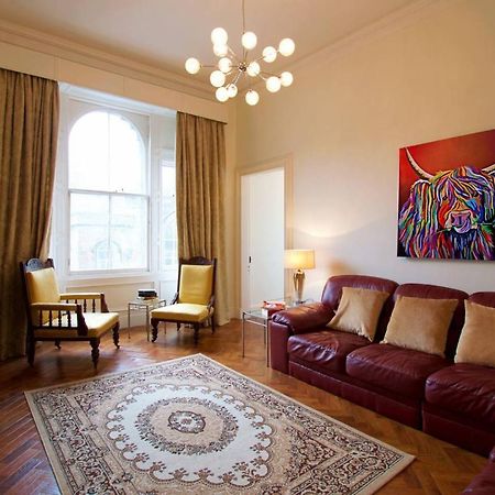 Altido Castle Terrace 3 Bedroom Apartment - Old Town เอดินบะระ ภายนอก รูปภาพ